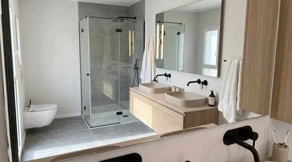 Modelo Europa de Oikos Viviendas, casa modular prefabricada de hormigón de 80 m² con 3 dormitorios y 2 baños — imagen 6